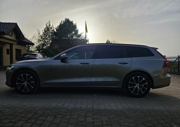 Volvo V60 cena 82900 przebieg: 249600, rok produkcji 2019 z Chojnice małe 529